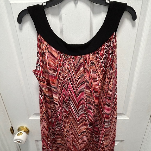 Ronni Nicole Red and Black Sleeveless Tank Top - Picture 6 of 6